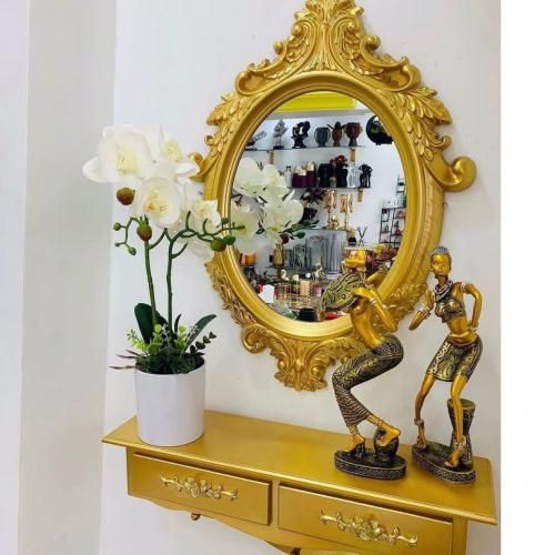Classic Shophisicated Wall Mounted Mirror/console