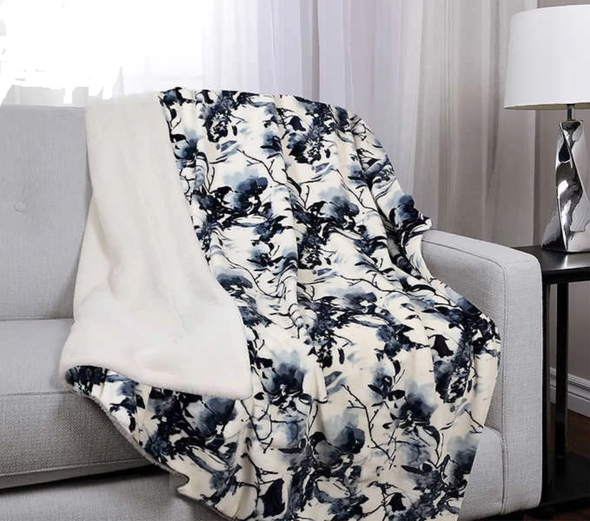 Comfort Ultimate Faux Fur Ultra Soft Throw White/Blue
