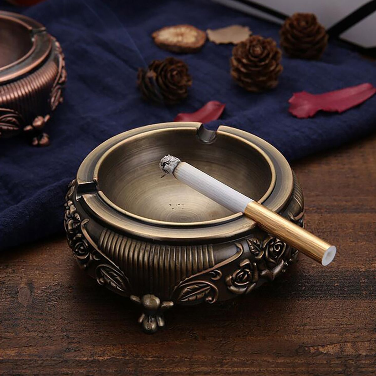 Creative Ashtray For Smoking Cigarette Cigar Weed Accessories Ashtray For Home Personality Office Desk Accessories Gadgets