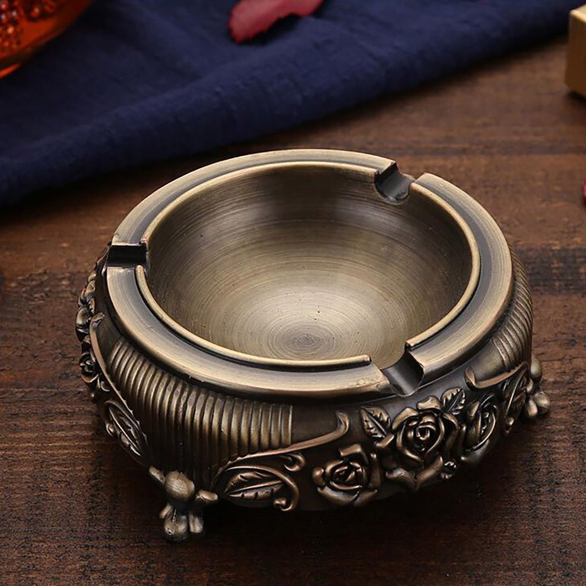 Creative Ashtray For Smoking Cigarette Cigar Weed Accessories Ashtray For Home Personality Office Desk Accessories Gadgets