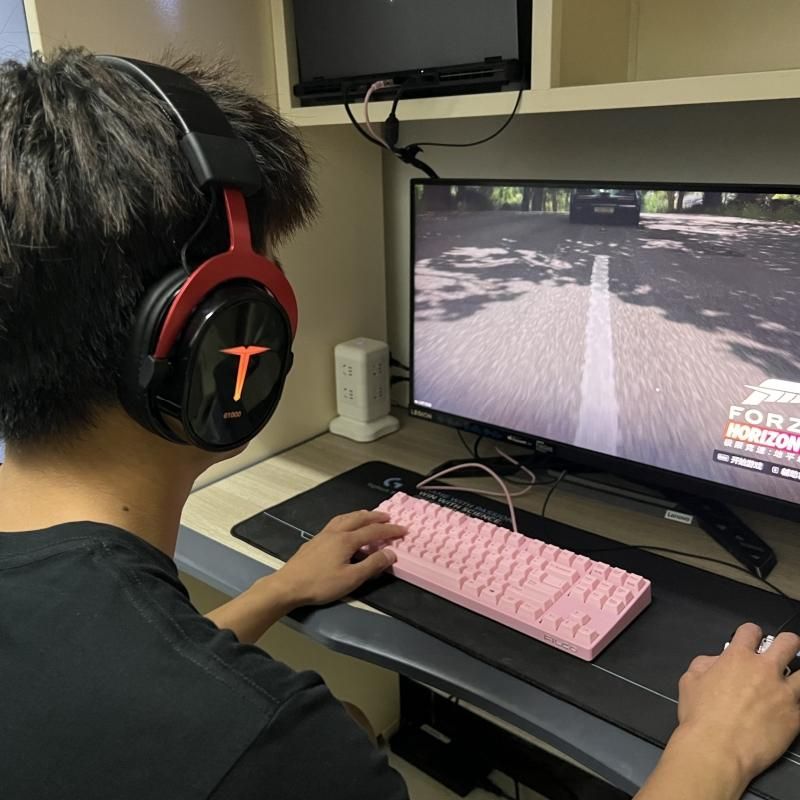 Wireless gaming headset with microphone, two wireless connection modes: 2.4GHz and Bluetooth 5.0, red