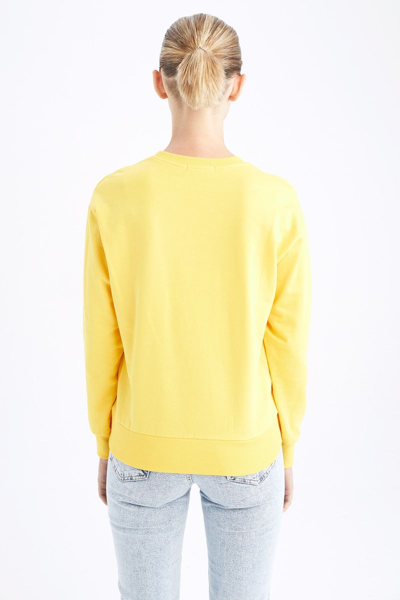 Woman Casual Regular Fit Knitted Sweatshirt - Yellow