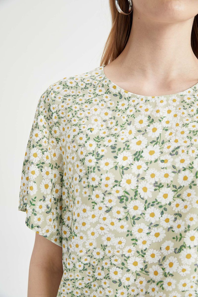 Woman Regular Fit Round Collar Woven Short Sleeve Blouse - Turquoise