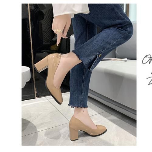 Block Heel Patent Leather Round Mouth Cover Shoe - Nude