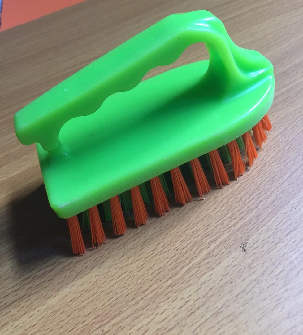 Handle Brush
