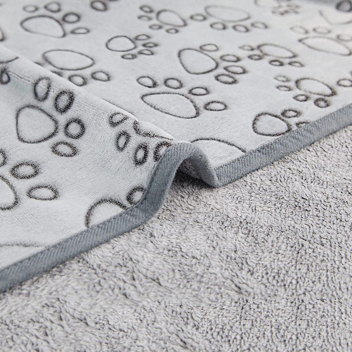 Sherpa Pet Blanket Cozy Paw Print Fleece Blanket Warm Soft for Dogs