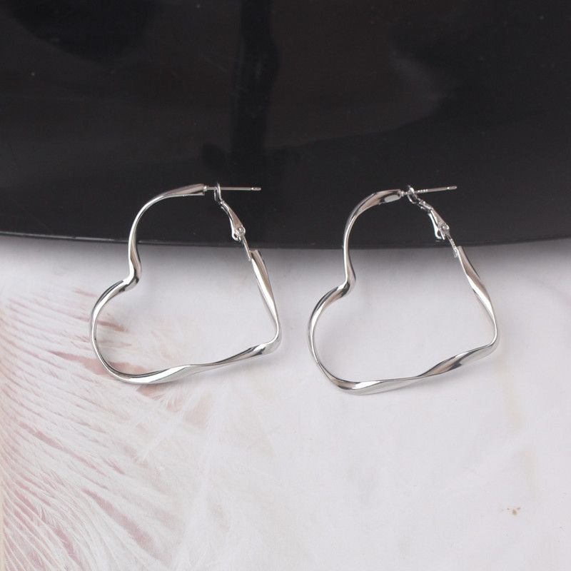 Fashion Gold-plated Oil Drop Love Earrings, Available In Gold Or Silver