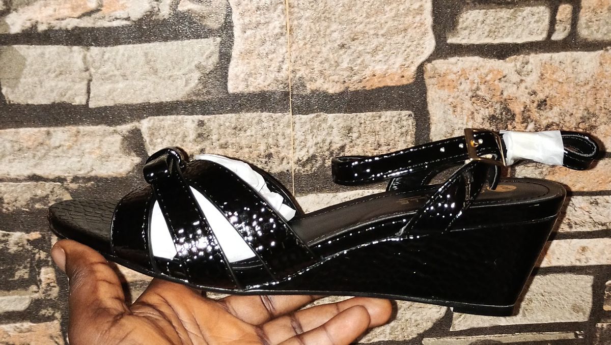 Beautiful Ladies Wedge Heel Sandals-Black