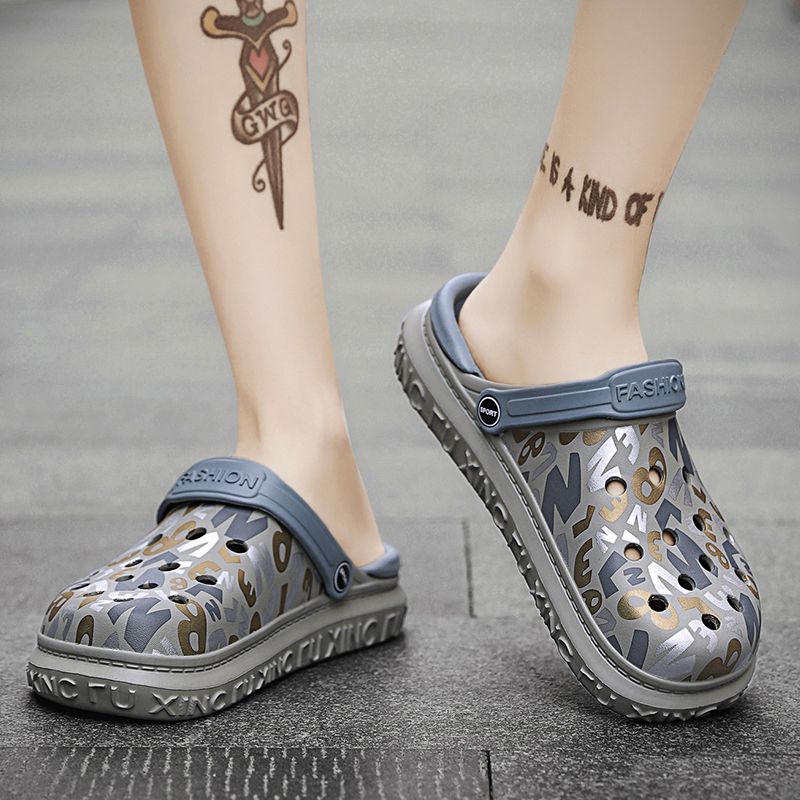 Fashion Men's Sandals EUR Size 36-45 New Design Mixed Color Letter Unisex Shoes Summer Platform Clogs Cool Rubber Slippers Slip-on Couple Slides Antislip Bathroom Shoes Outdoor Beach Shoes Grey