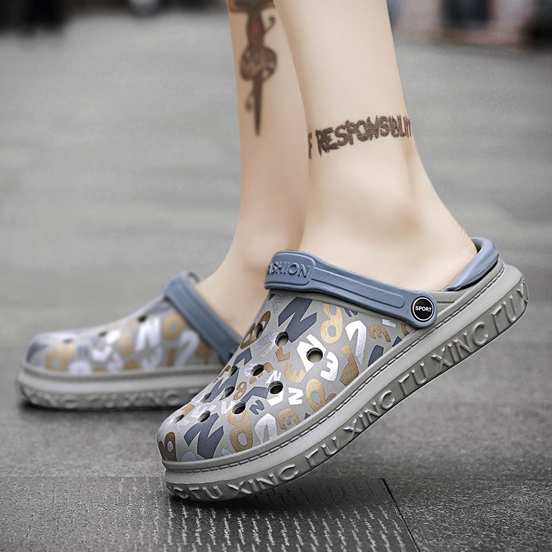 Fashion Men's Sandals EUR Size 36-45 New Design Mixed Color Letter Unisex Shoes Summer Platform Clogs Cool Rubber Slippers Slip-on Couple Slides Antislip Bathroom Shoes Outdoor Beach Shoes Grey