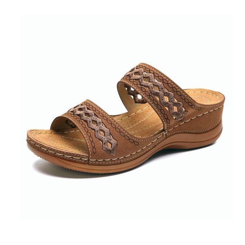 Women's Sandal With Retro Heel / Casual Beach Sandal(Brown)
