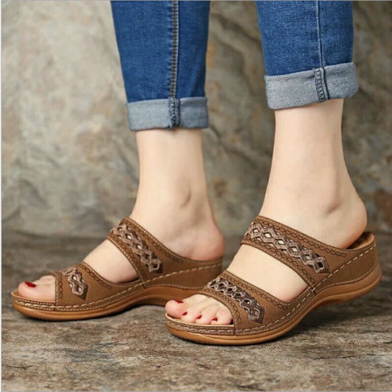 Women's Sandal With Retro Heel / Casual Beach Sandal(Brown)