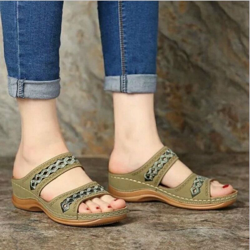 Women's Sandal With Retro Heel / Casual Beach Sandal(Brown)