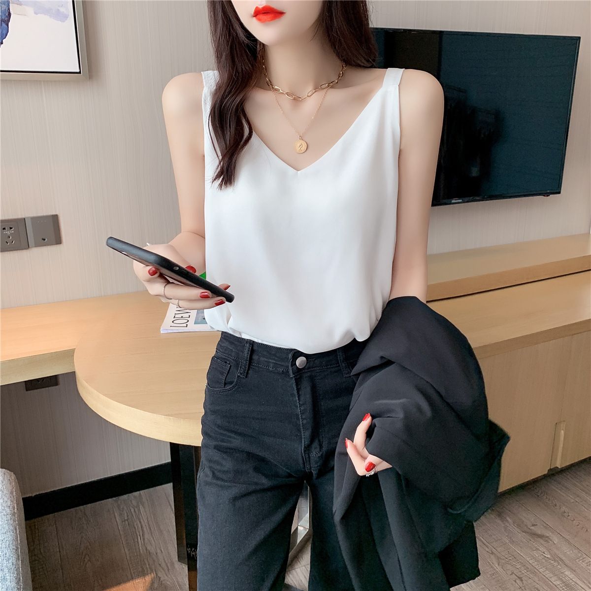 Double Layer Loose And Thin, Wearing A Bottomed Shirt Top
