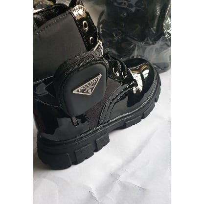 Unisex Glossy Boots - Black