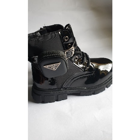 Unisex Glossy Boots - Black