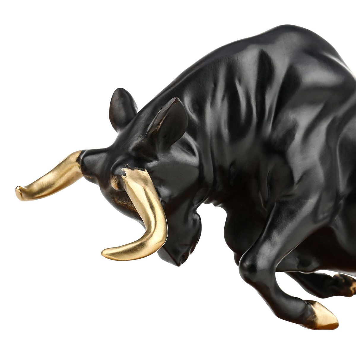 Vigorous Bull Bronze Sculpture Full of Momentum Strength Animal Sculpture Bull