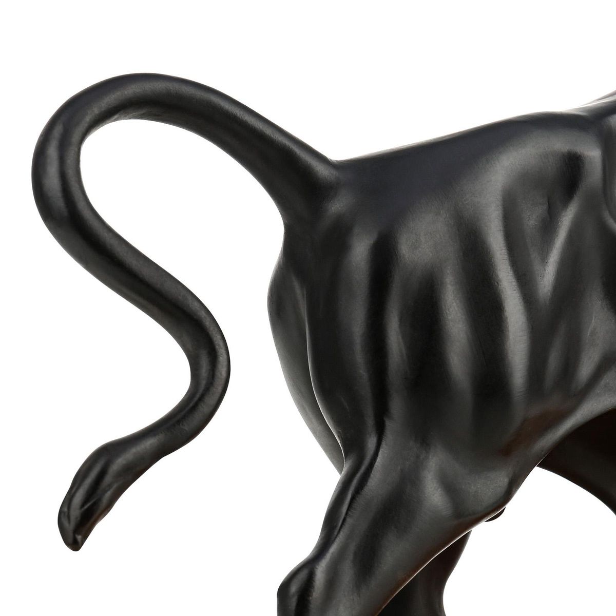 Vigorous Bull Bronze Sculpture Full of Momentum Strength Animal Sculpture Bull