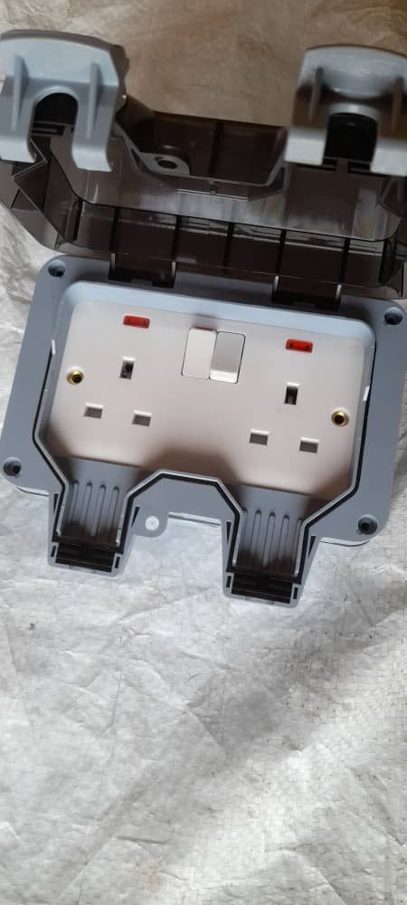 Outdoor Plug Socket J Box Waterproof Electrical Switched 13A