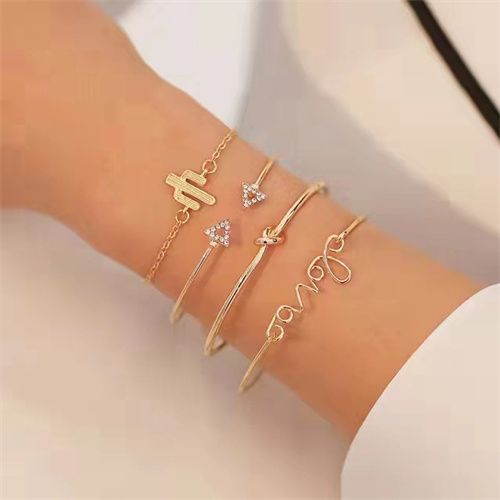 Simple Atmosphere [watch + Bracelet 4 Pieces]