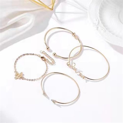 Simple Atmosphere [watch + Bracelet 4 Pieces]