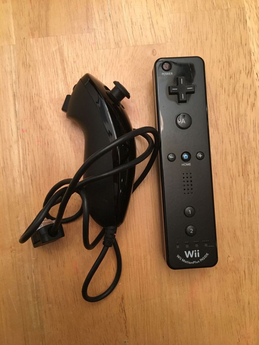 Wii Remote & Nunchuk With Built In Motion Plus - Nintendo Wii