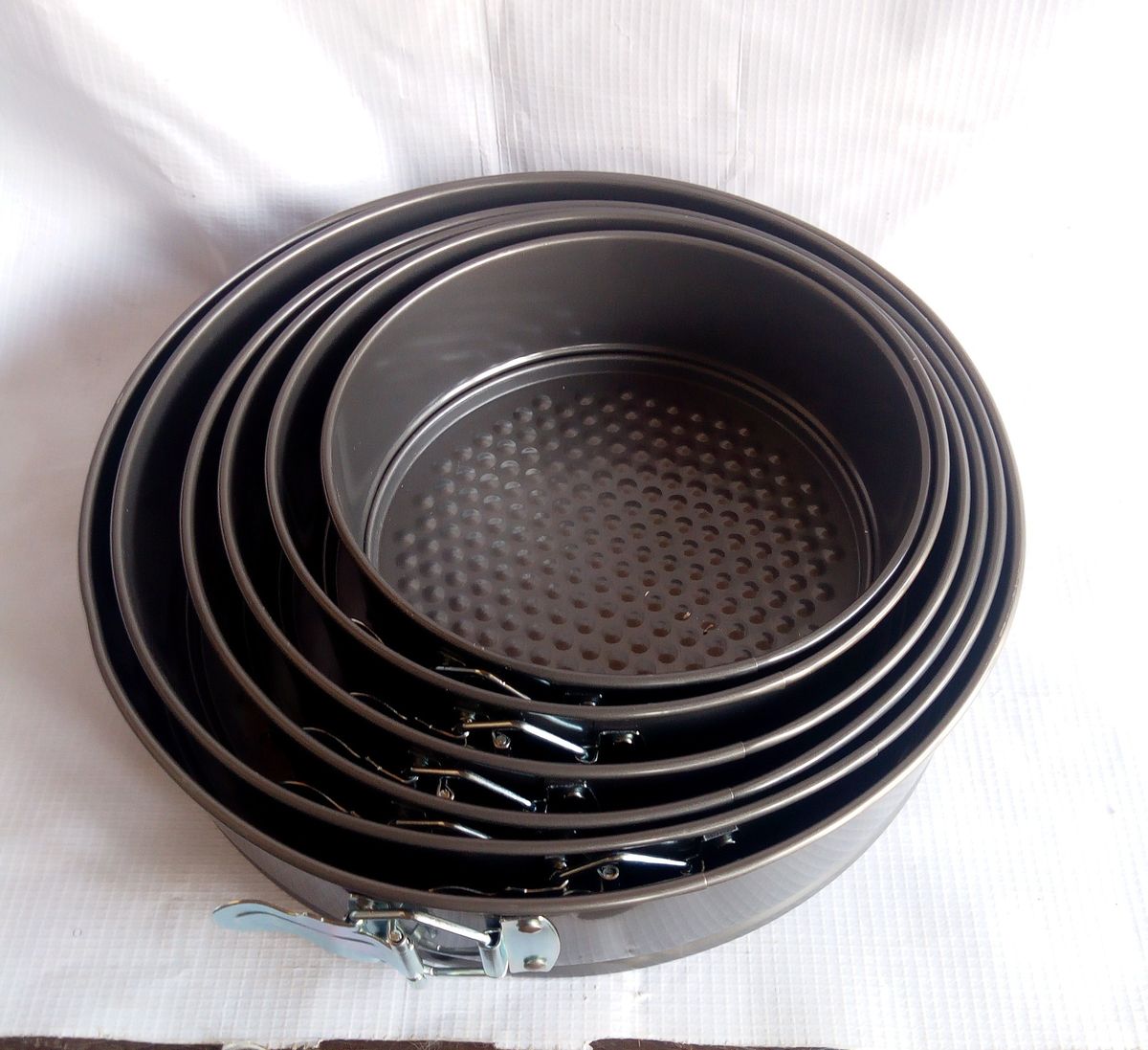 Round Shaped Baking  Pan / Cake Mold  - 6 Sets