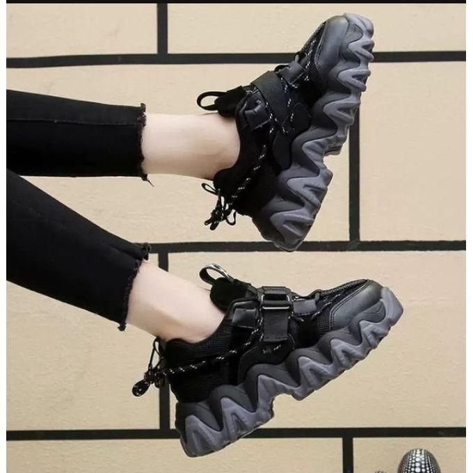Classic Unisex Unique Sneaker Black.