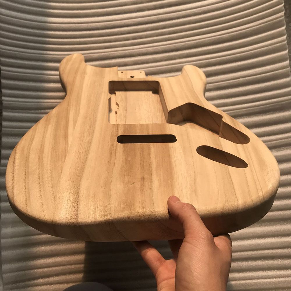 Polished Wood Type Electric Maple Guitar Barrel Body