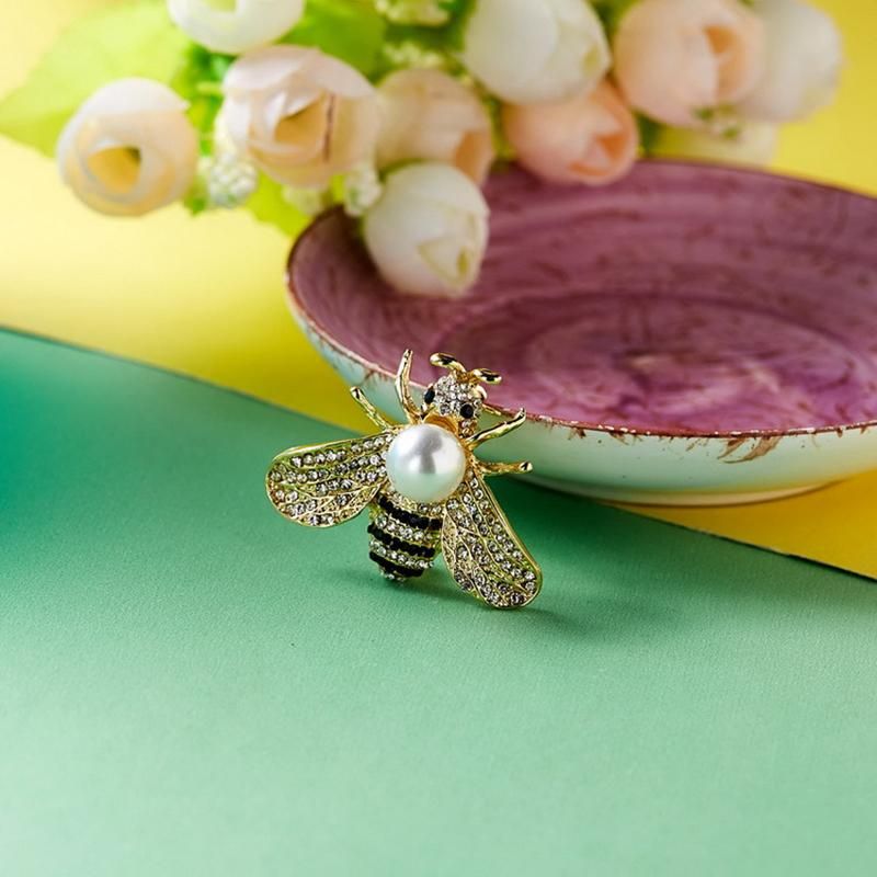 Fashionable Bumble Bee Crystal Brooch Pin Costume Badge