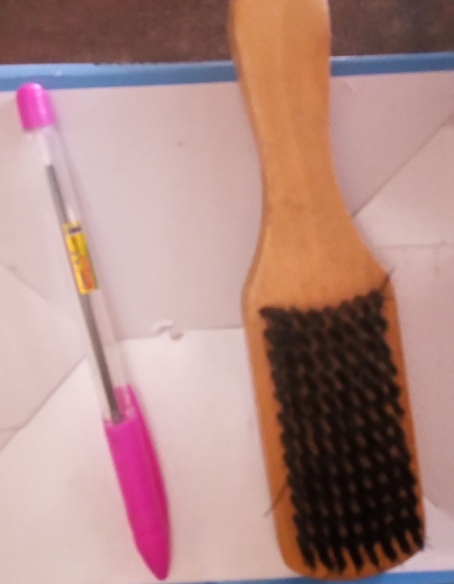 Wooden Hair Brush + Free Pen