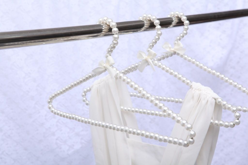 6x Plastic Pearl Children Kids Clothes Hanger Coat Baby Skirt Trousers