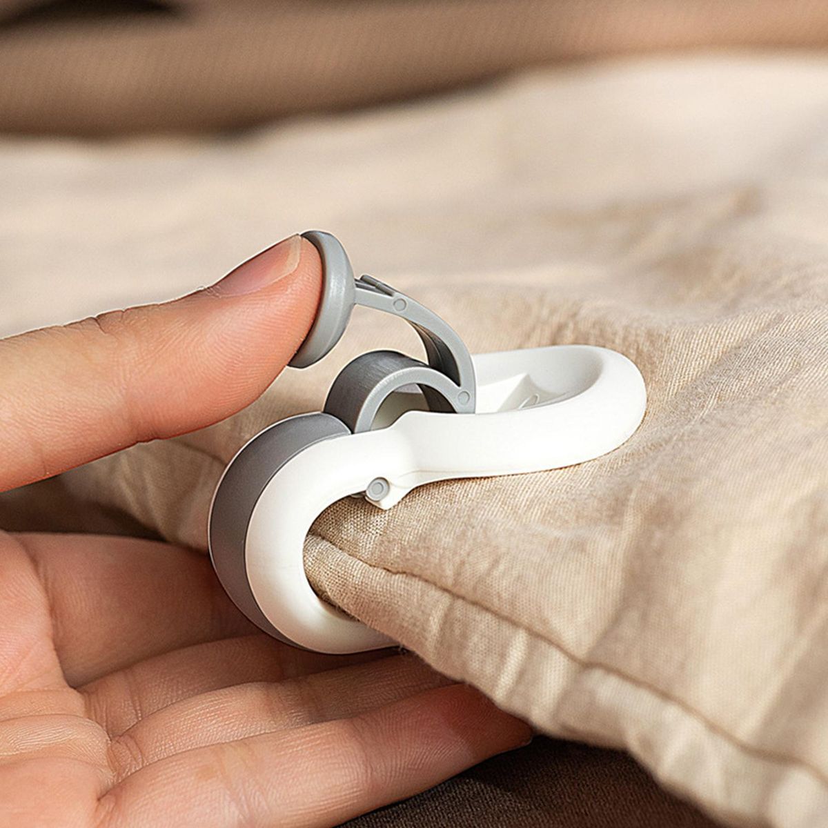 6PCS Duvet Cover Clips No Pins Comforter Fasteners Keep Corner in Place Quilt Fixer Anti-move Duvet Cover Clips Bedding Accessories