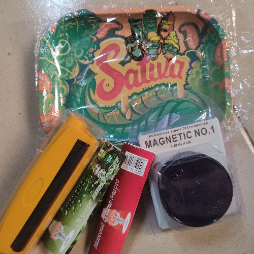 Smoking Kush Accessories, Raw Tray, Roller, Grinder, Paper