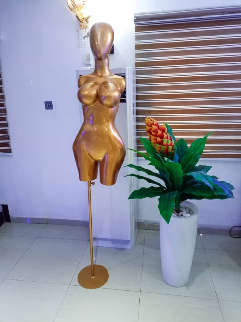 Glittering Gold Well Shaped Female Mannequin With Iron Stand