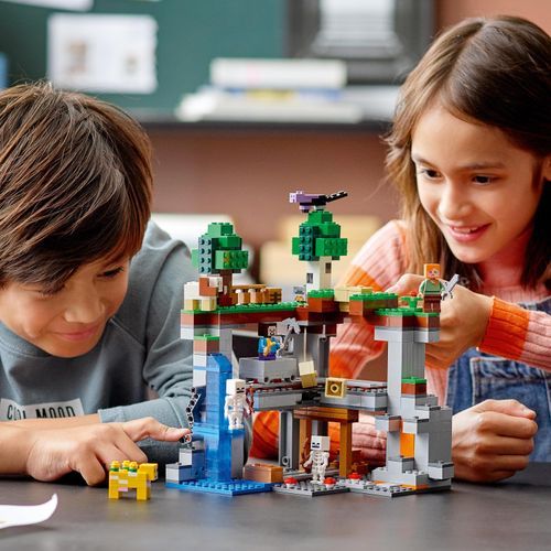 LEGO® Minecraft™ The First Adventure 21169 Minecraft