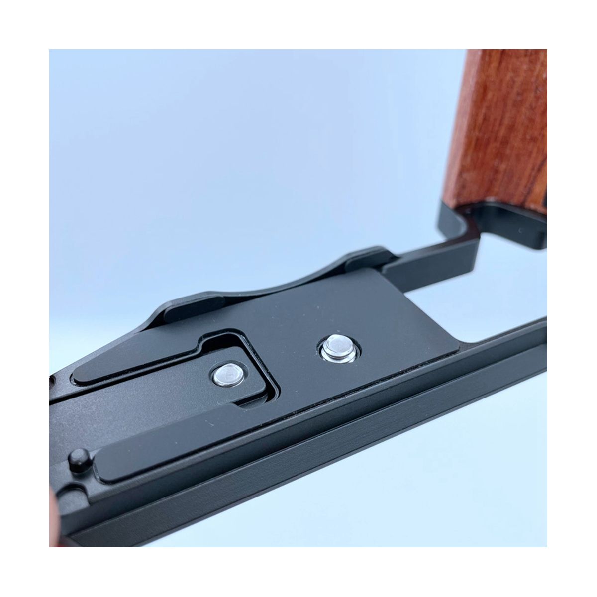 XT5 Extended Adjustable Vertical Quick Release L Plate Holder Hand Grip Tripod Bracket for Fujifilm X-T5 Digital Camera
