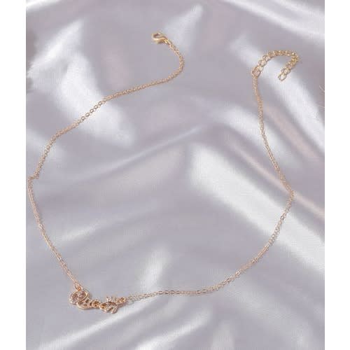Queen Letter Pendant Necklace - Gold
