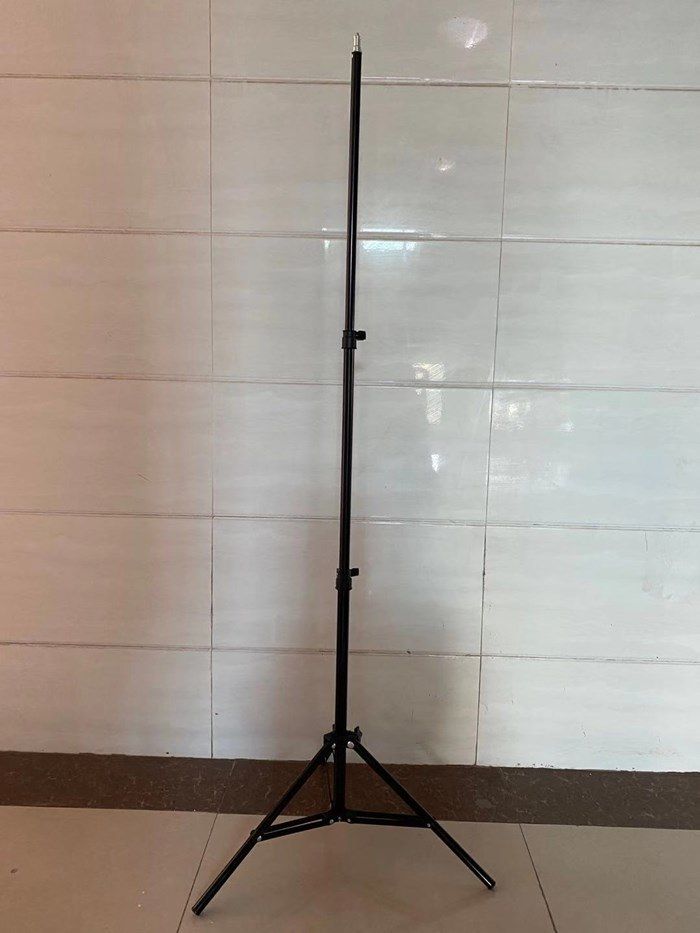 VERY STRONG 2Meters Tripod Stand For Reflectors,Softbox,Umbrellas/Studio Backdrops.