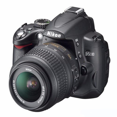 Professional DSLR Camera - D5000 + 2.7-inch Articulating LCD