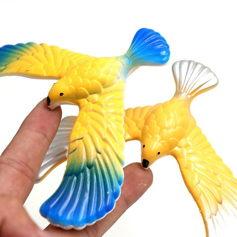 Multicolor Magic Balancing Bird Science Desk Toy Balancing Eagle Novelty Fun Children Learning Gift Kid Educational Toy with Pyramid Stand,Color cannot be specified
