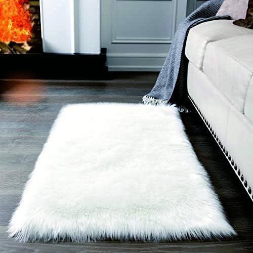Fluffy Faux Sheepskin Fur Center Rugs - 4ft by 6ft - White