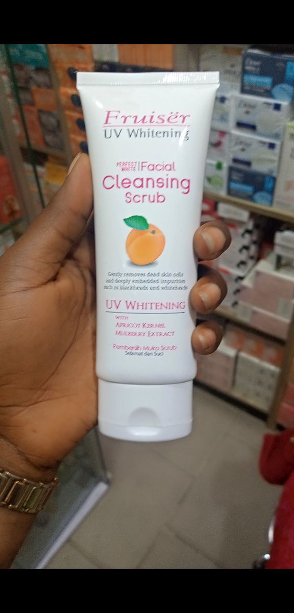 UV Whitening Facial CLEANSING SCRUB .