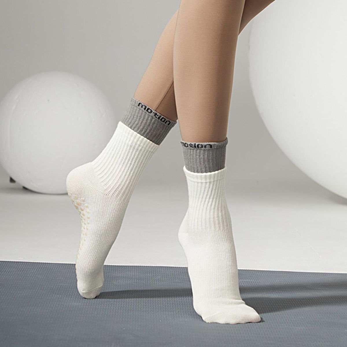 1 Pair Yoga Socks Professional Pilates Sports Stockings White Grey
