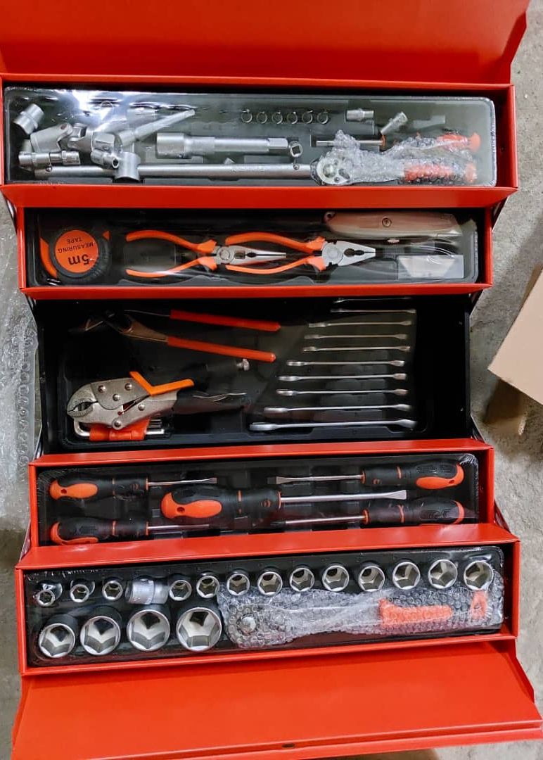 85pc Tool Set With Metal Box