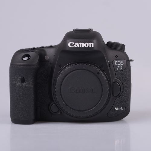 EOS 7D Mark II Kit (Body)