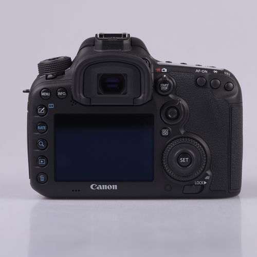 EOS 7D Mark II Kit (Body)