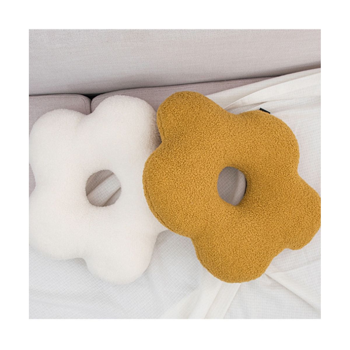 Small Daisy Shaped Pillow Nordic Wind Pillow Plush Cushion White