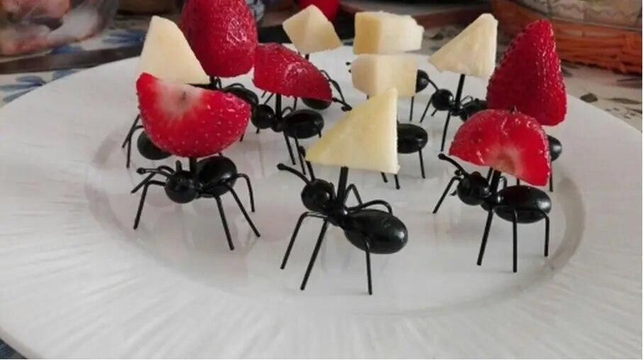 12pcs/lot Mini Ant Fruit Fork Cutlery Plastic Cake Dessert Forks Food Pick Tableware For Party Decoration QA 107