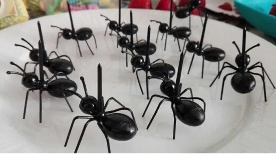 12pcs/lot Mini Ant Fruit Fork Cutlery Plastic Cake Dessert Forks Food Pick Tableware For Party Decoration QA 107